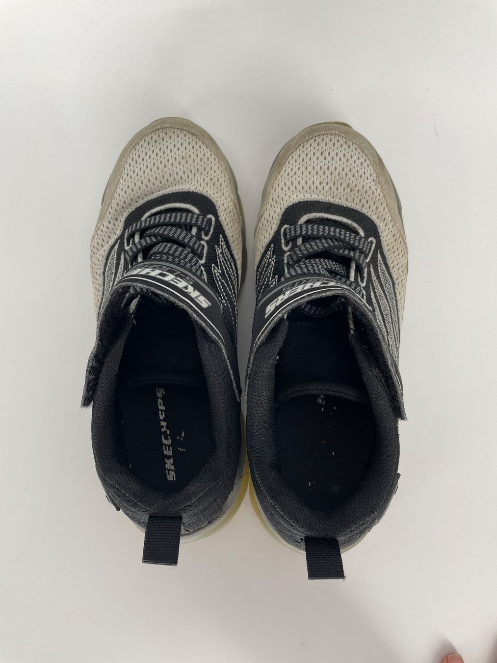 Skechers Scarpe per ragazzi: Skechers Kinderschuhe Sneaker mit Lichtern Gr. 36 – Usato da Auenstein venduto da moin. 1