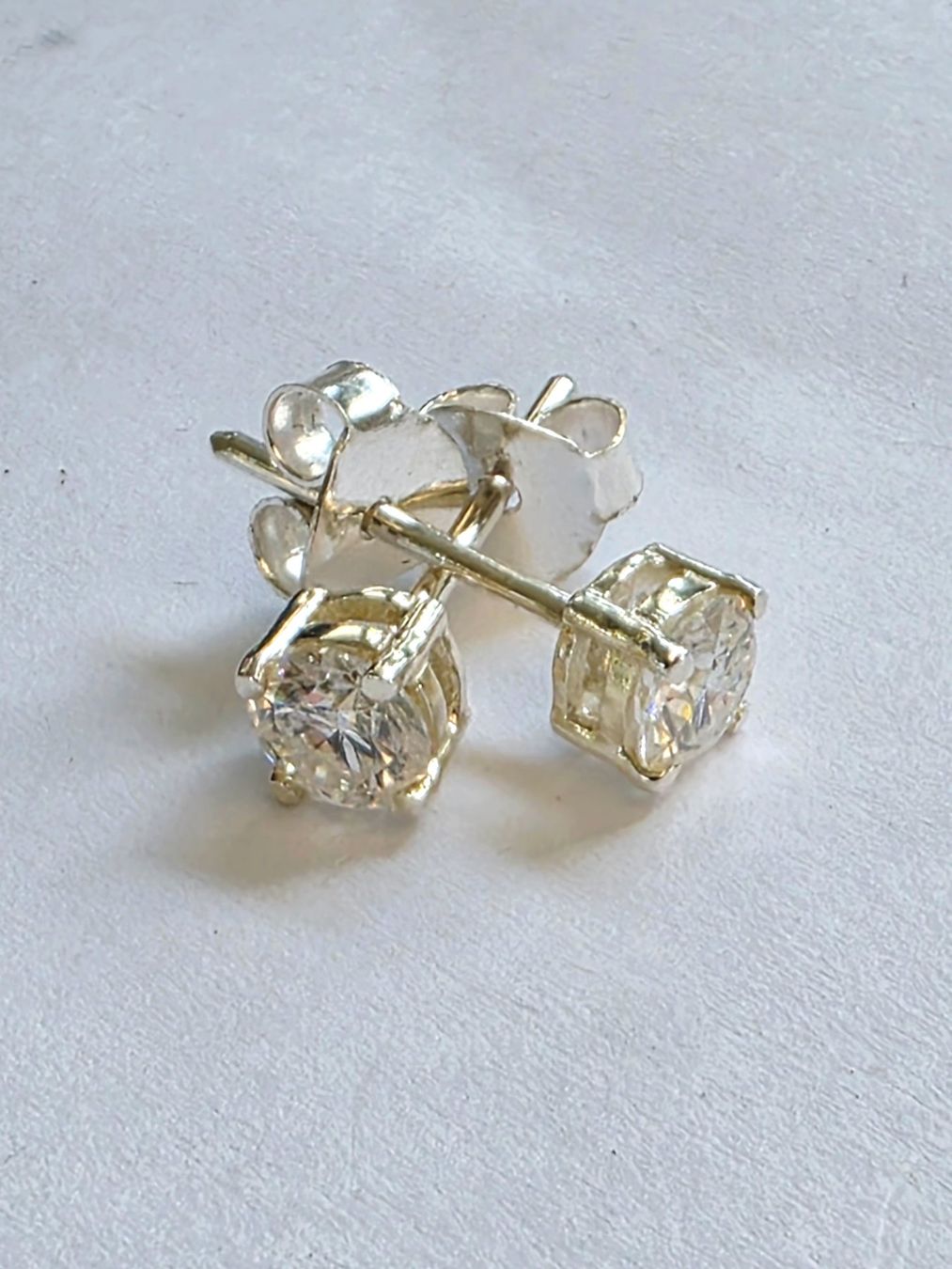 Boucles d'oreille: Diamant Ohrstecker – Neuf avec emballage d'origine à Zürich par ben_mn5h 3
