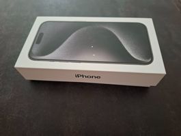 Smartphone Apple iPhone 15 Pro mit Zubehör und Hülle