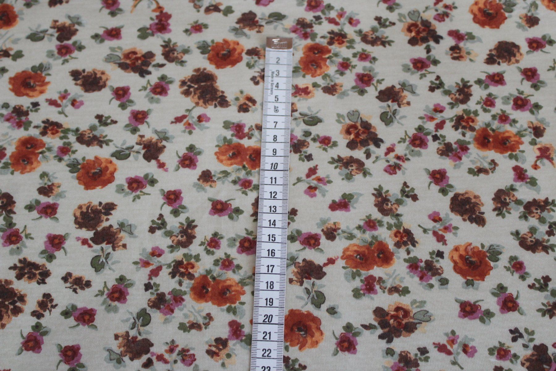 Tessuti: Stoff Viscosejersey h.beige/Blumen – Nuovo (secondo la descrizione) da Obfelden venduto da solomon111 2