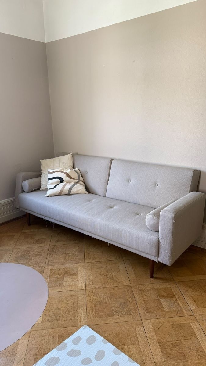 Sofas: Schlafsofa hellgrau mit leichten Schaeden – D'occasion à Baden par Tillhuessy 2
