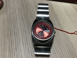 Nixon Herrenuhr, Edelstahl, rotes Zifferblatt