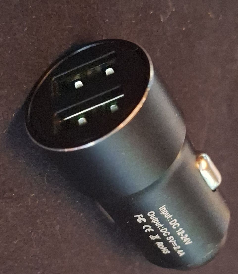 Caricabatterie: Chargeur USB voiture double port noir – Usato da Crans VD venduto da Yobia8