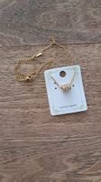 très jolie collier doré avec pendentif anneau