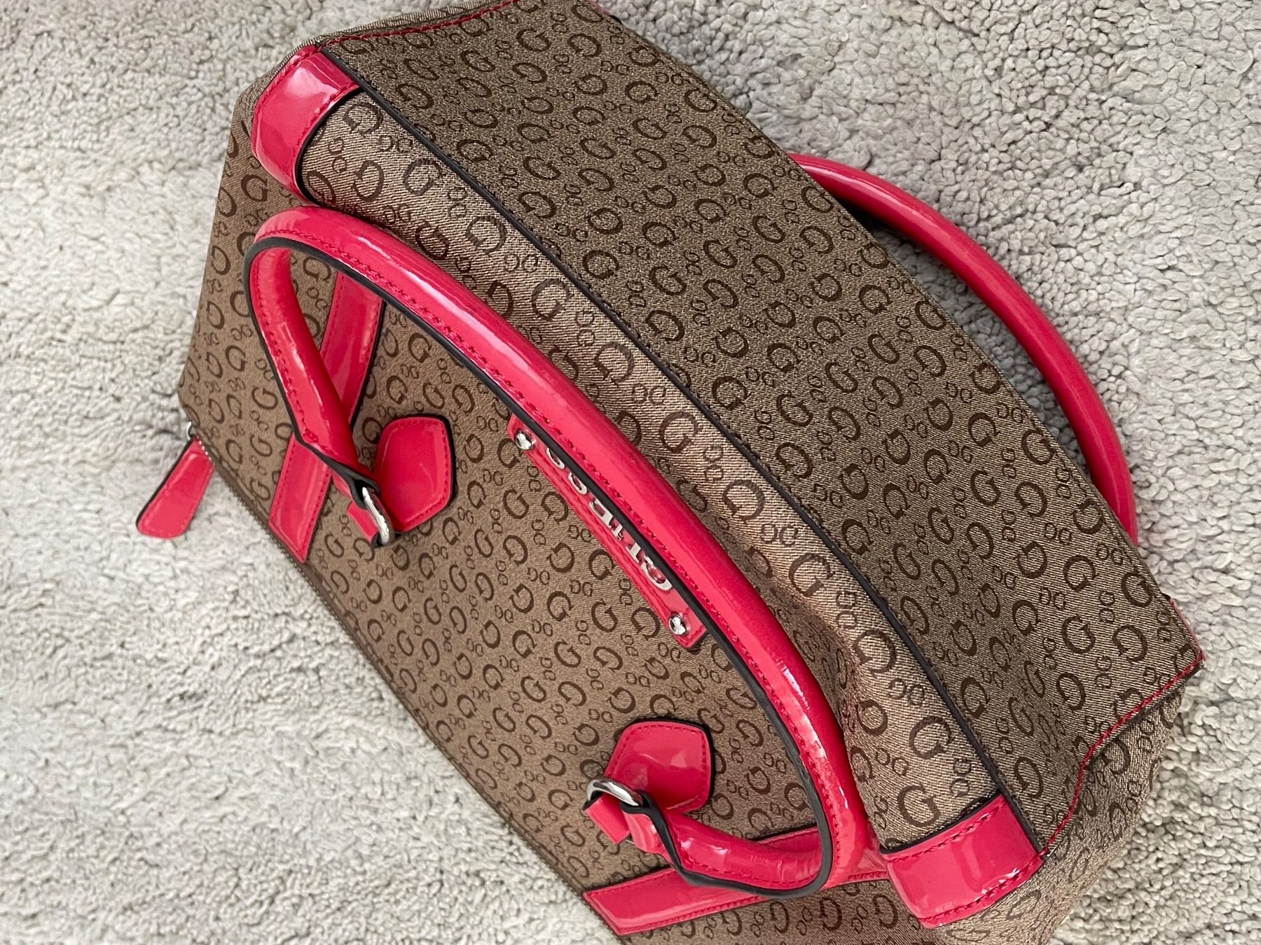 Guess Taschen für Damen: Guess handtasche – Neu (gemäss Beschreibung) aus Wilen b. Wollerau von Marvinh2g2 4