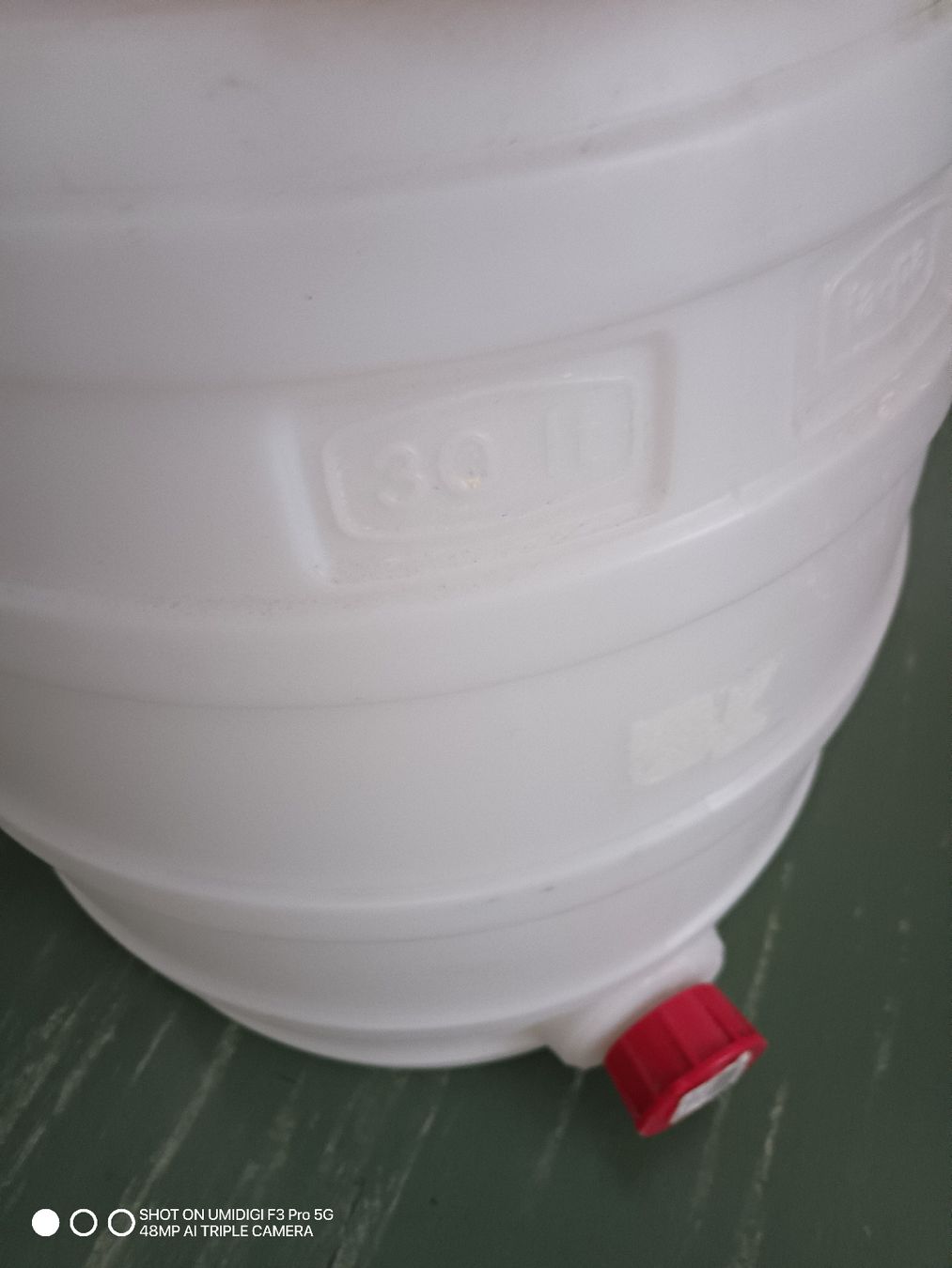 Tränken & Tröge: Behälter 30L ohne Hahn weiss Wassertank Kunststoff  – Neu (gemäss Beschreibung) aus Aarwangen von to-hirschi 1