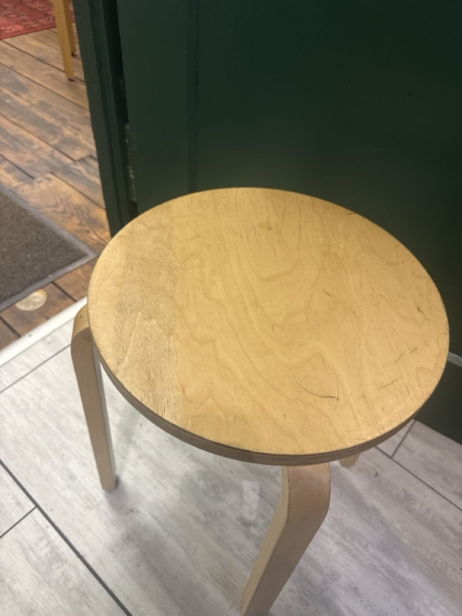 Ikea Tabourets: IKEA Frosta Hocker Holz – D'occasion à Villmergen par bubblevintage 1
