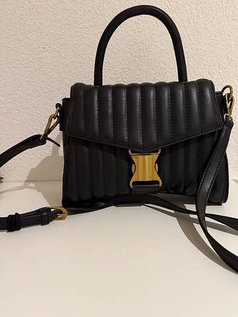 Schöne kleine schwarze Handtasche