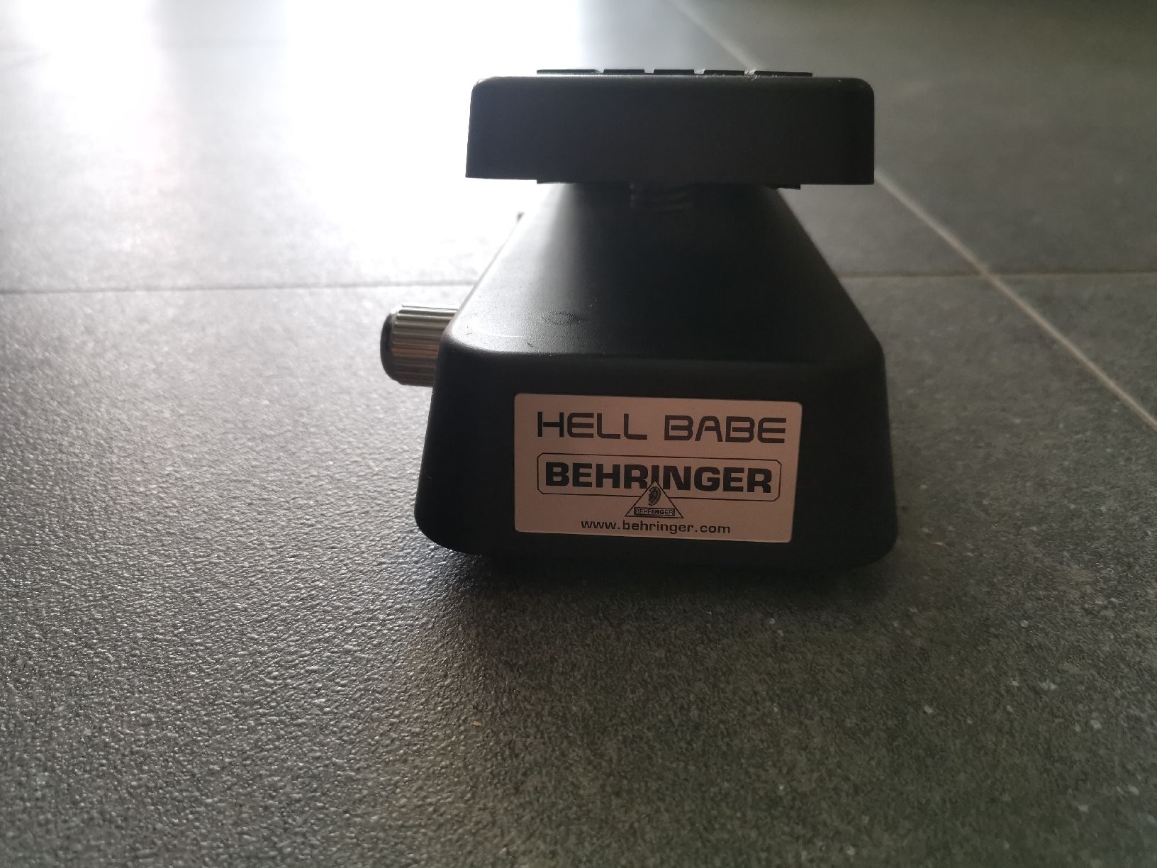 Behringer Strumenti musicali: Behringer Hell Babe Wah-Wah Pedal gebraucht – Usato da Rohrbachgraben venduto da noisenomad 1