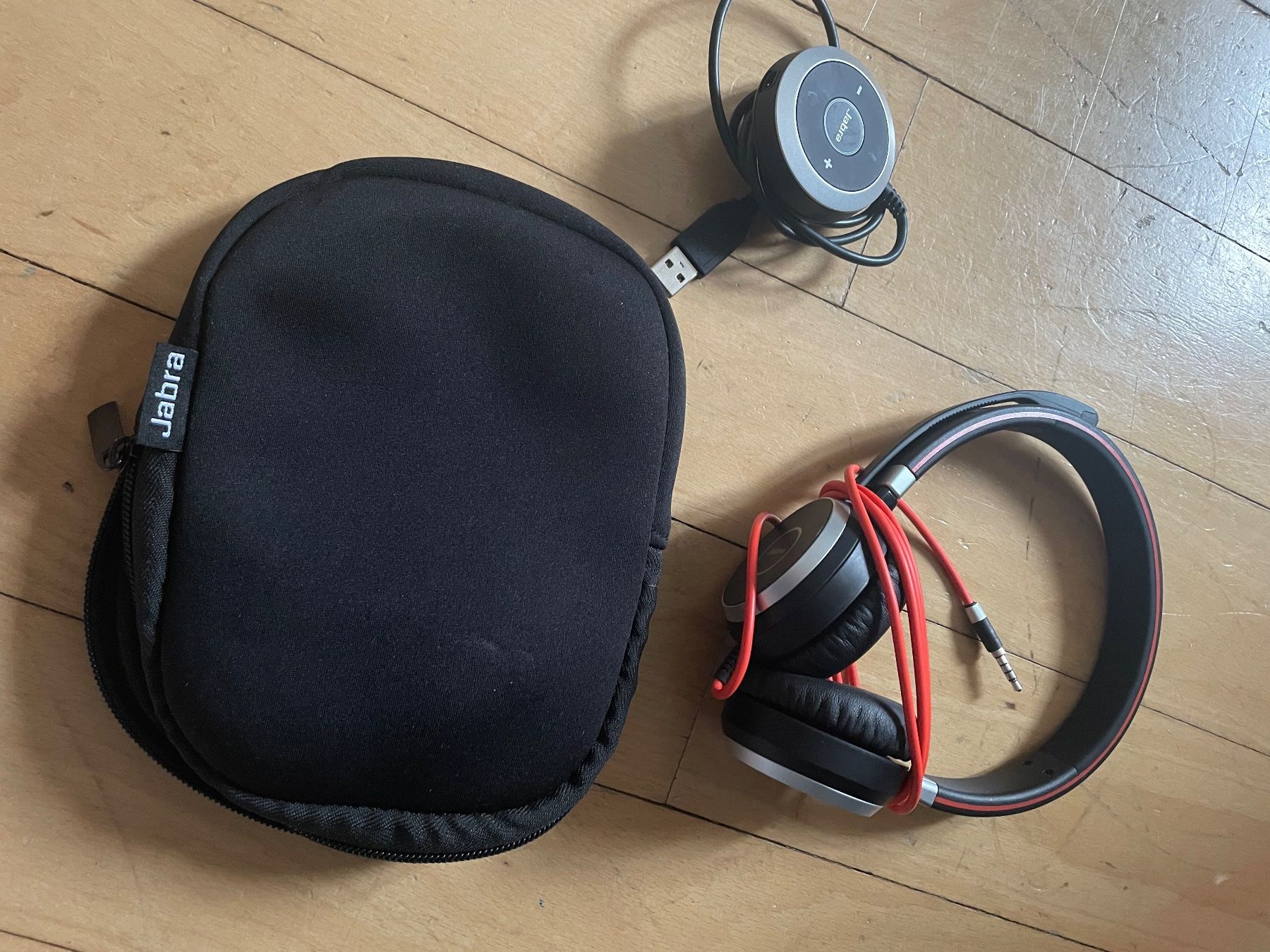 Jabra Cuffie: Jabra EVOLVE 40 MS Stereo Wired Headset Black – Nuovo (secondo la descrizione) da Zürich venduto da BgdeBondy 1