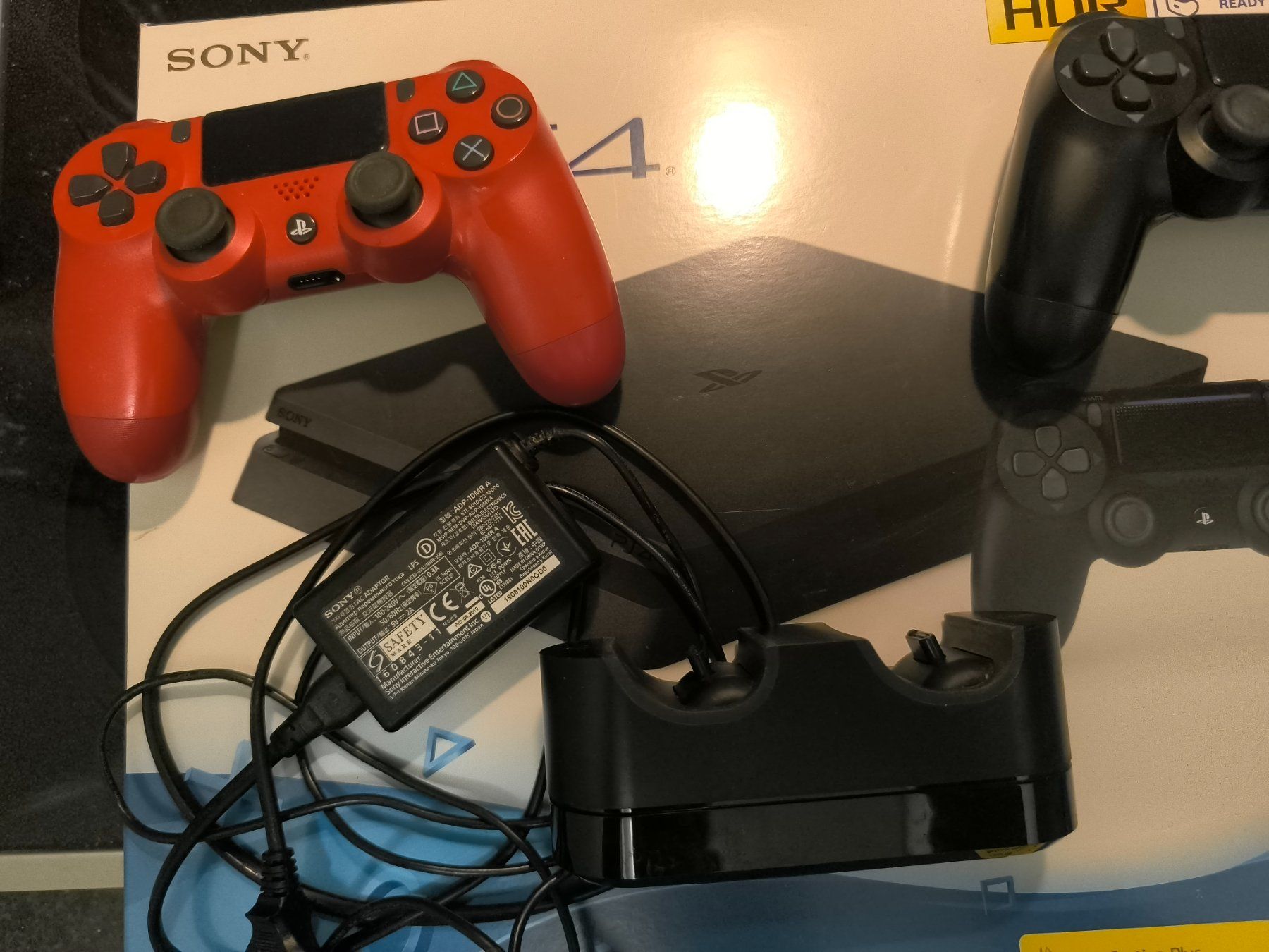 Sony Konsolen: PS4 Slim plus 1 Ladestation, 1 Controller – Gebraucht aus Zollikofen von Bagga1981 3