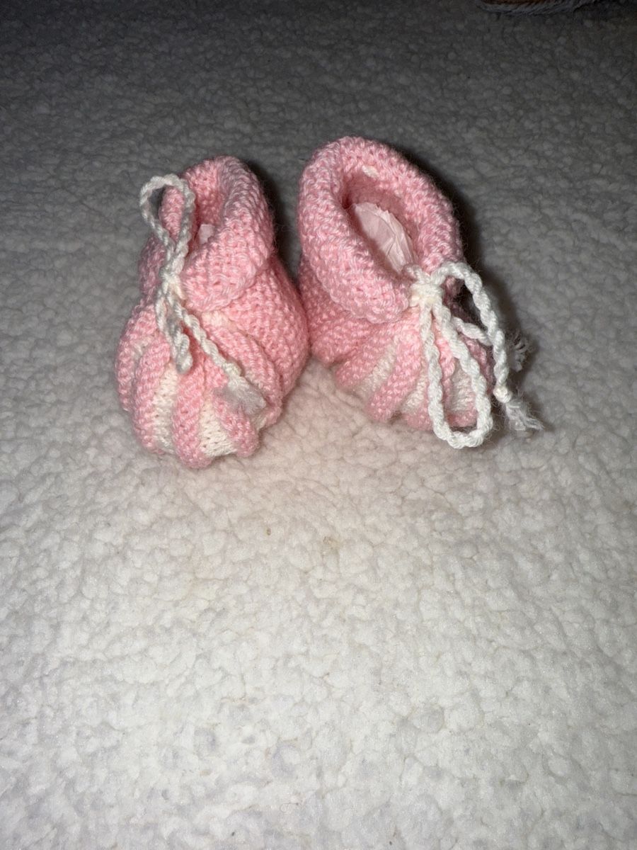 Calze per bambini: Gestrickte rosa Babyfinken – Usato da Horgen venduto da AA.AW55