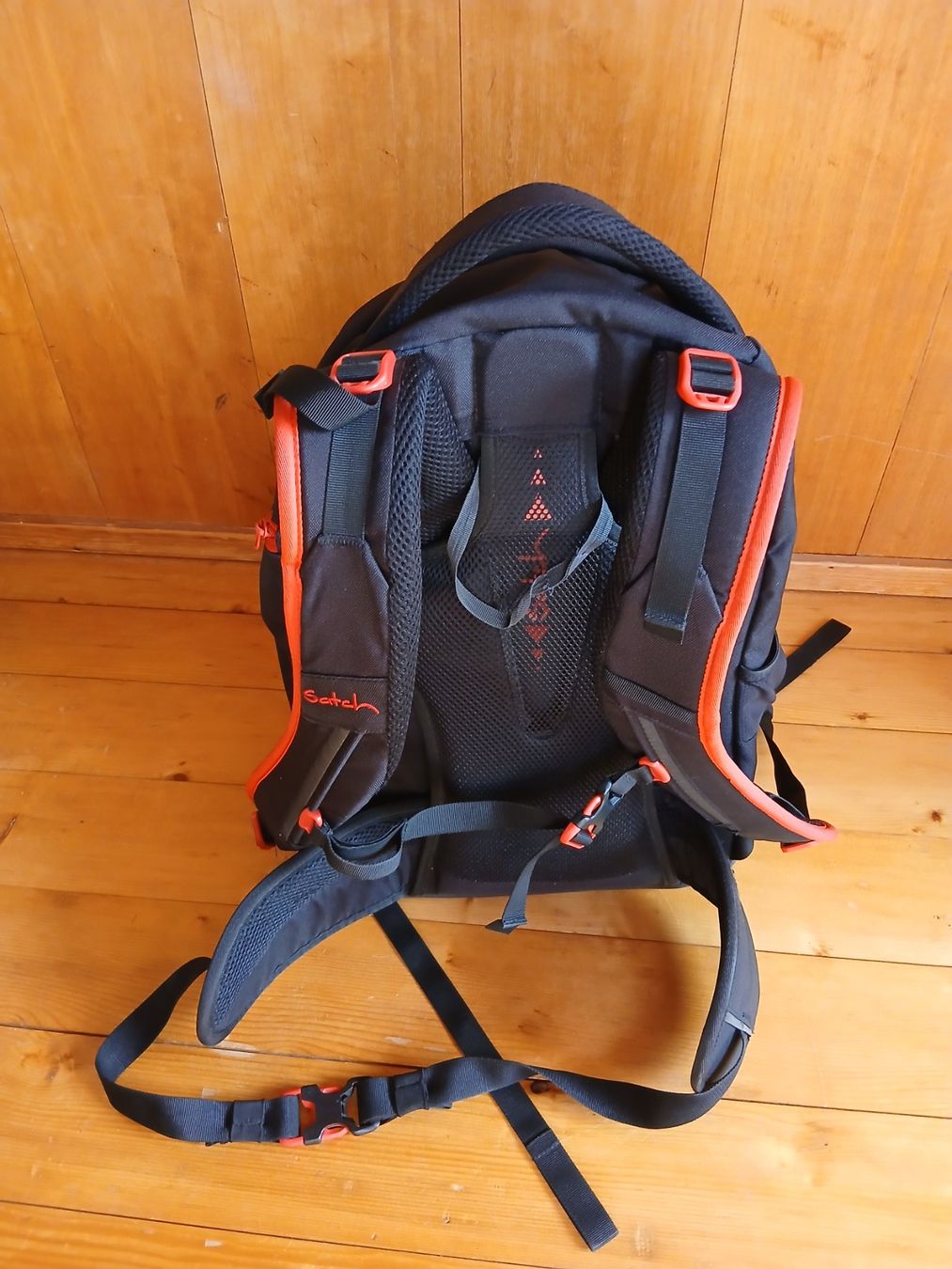 Satch Sacs & sacs à dos: Satch Schulrucksack Rot/Schwarz – D'occasion à Chur par Blackbook 1