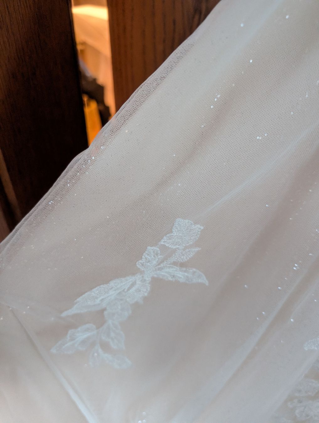 Kleider: Brautkleid mit Spitze und Glitzertüll, Grösse 50, gebraucht – Gebraucht aus Kaisten von dan_l57d 3