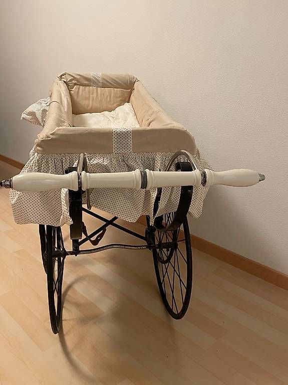 Wiegen & Stubenwagen: Stubenwagen / Kinderwagen um 1900 – Gebraucht aus Zürich von alla123 1