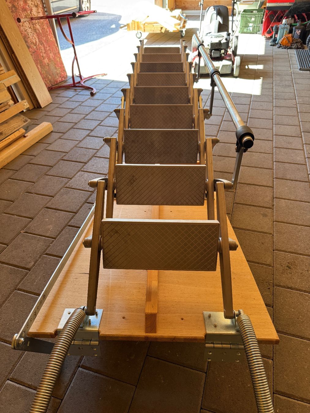 Treppen: Scherenteppe mit Handlauf als Wandeinstieg – Gebraucht aus Chur von Kalafi 2