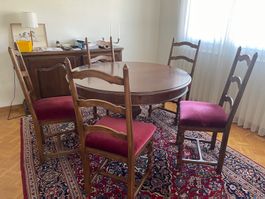 Table et 6 chaises assorties