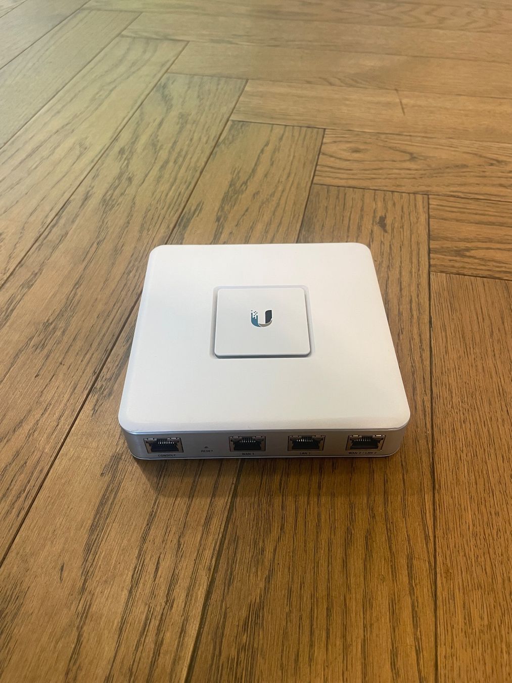 Componenti elettronici: Ubiquiti UniFi Sécurity Gateway – Nuovo (secondo la descrizione) da Sion venduto da Bang-OlufsenSion 2