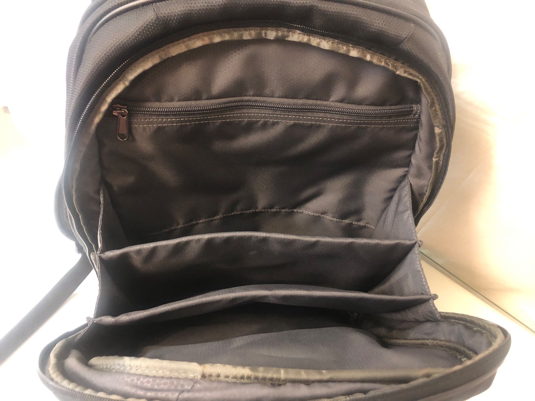 Tumi Zaini: TUMI T-Tech Laptoprucksack – Usato da Brunnen venduto da Allerwaren 6