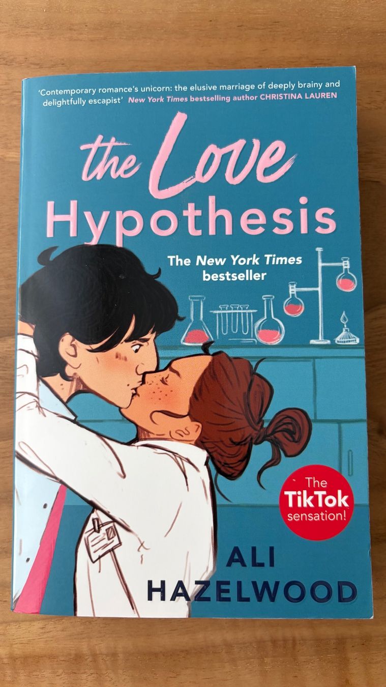 Livres: The love hypothesis – D'occasion à Bern par ece_nxk7