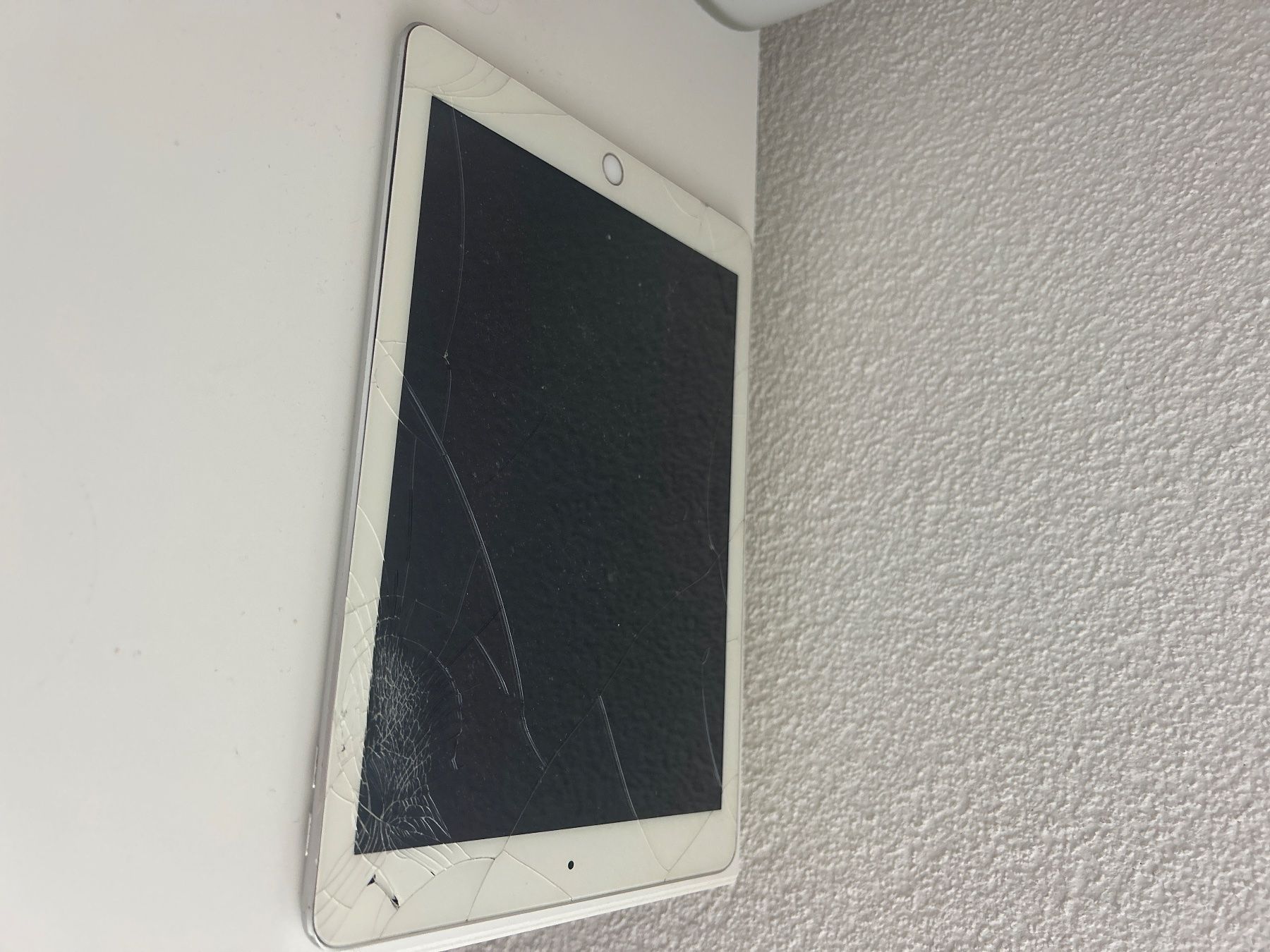 Apple Tablettes PC: APPLE IPAD 2017/ Funktionsfähig – D'occasion à Utzigen par jas_c7jq 1