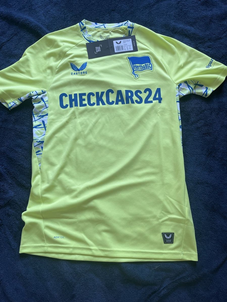 Leibchen & Hosen: Maillot herta Berlin  – Neu und originalverpackt aus Chambésy von Louwall_football