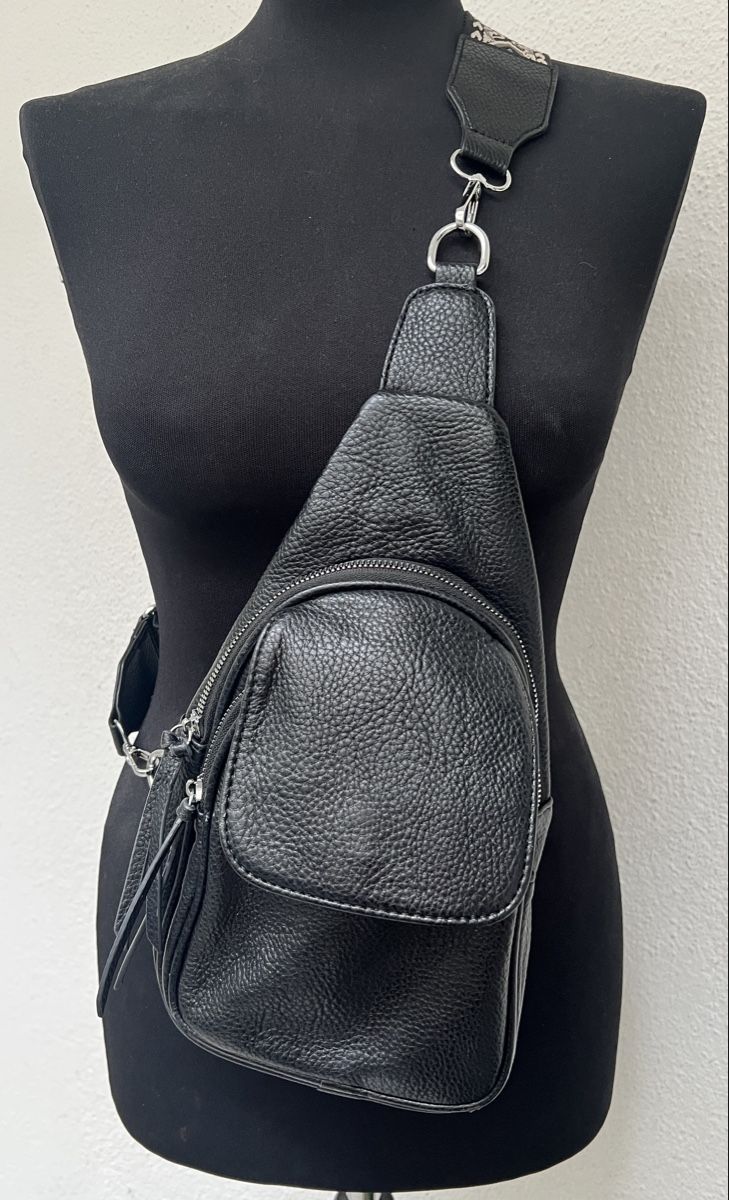 Taschen für Damen: Schwarze Umhängetasche Leder – Neu (gemäss Beschreibung) aus Zürich von rsa_dv8r