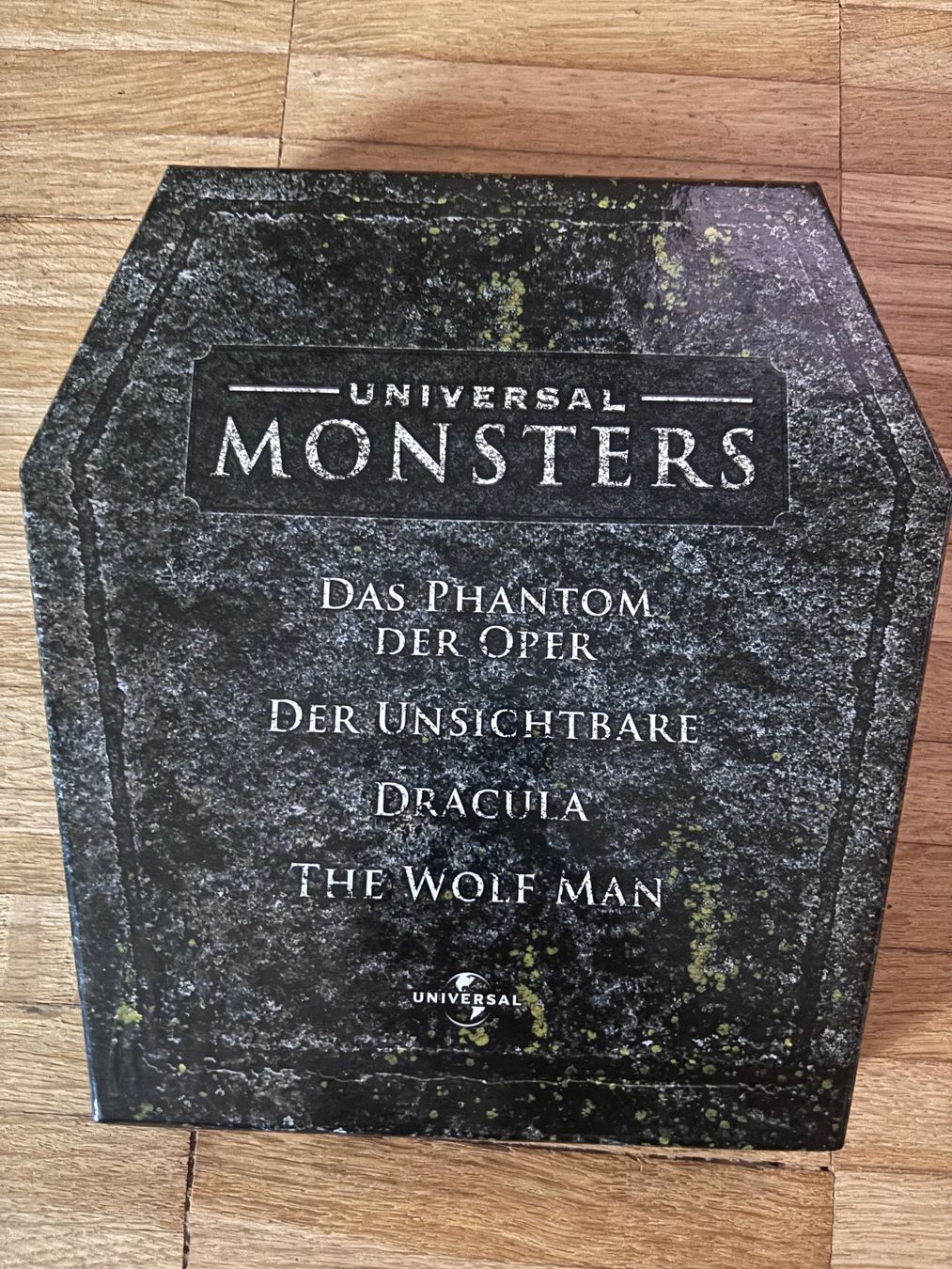 Tutti i DVDs: Universal Monsters Grabstein Box 4 DVD – Usato da Basel venduto da san_2qlq