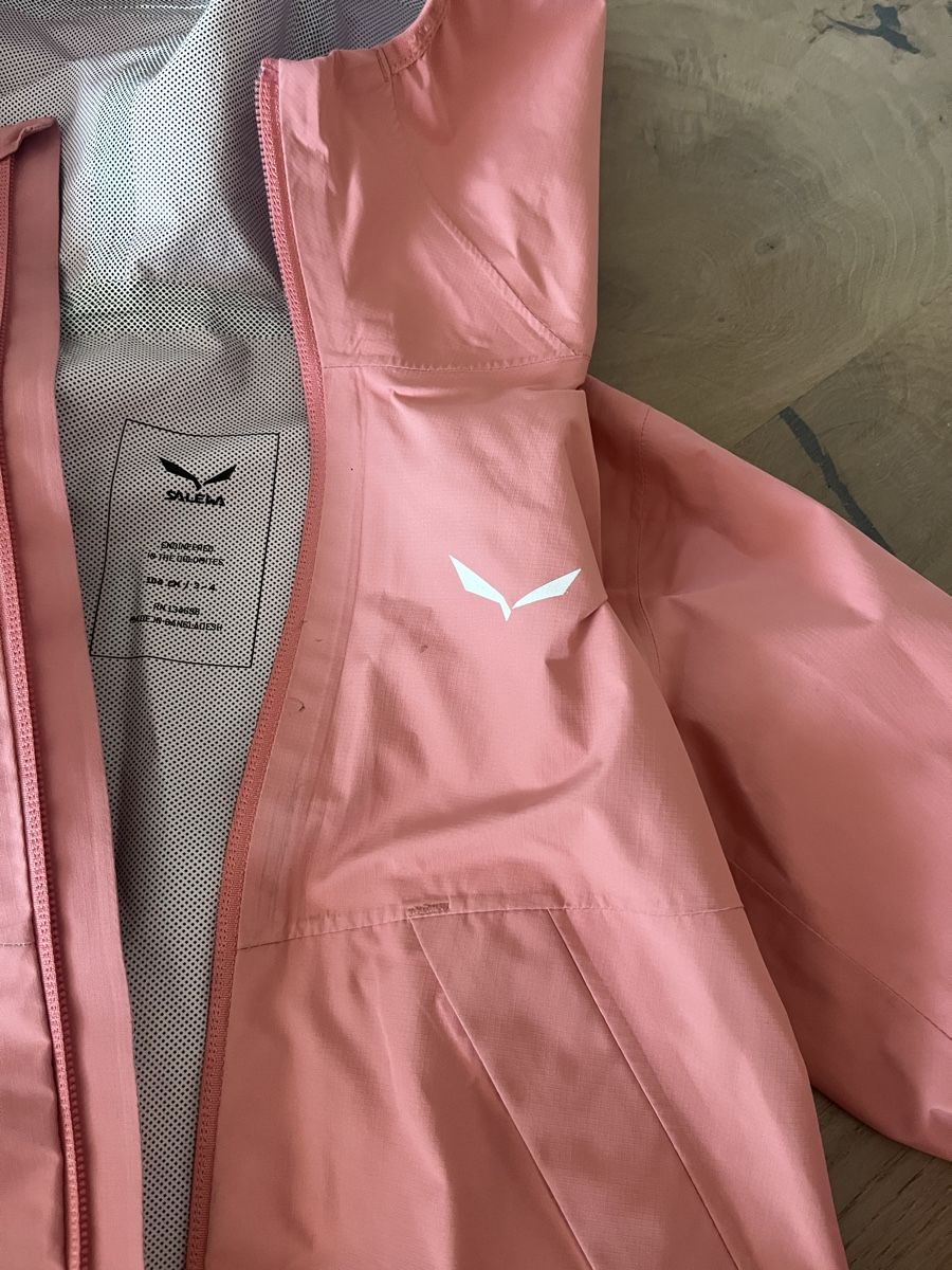 Salewa Vestes & Manteaux: Kinder Regenjacke Salewa Grösse 104 Rosa – D'occasion à Pfäffikon SZ par humming-bird 4
