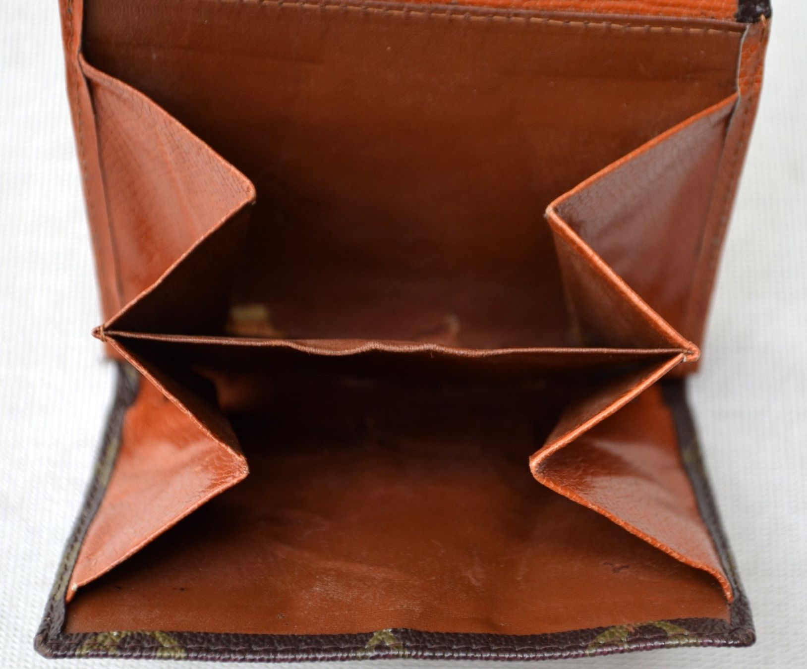 Louis Vuitton Portefeuilles: Louis Vuitton Portefeuille – Défectueux à Collonges par arashee 7