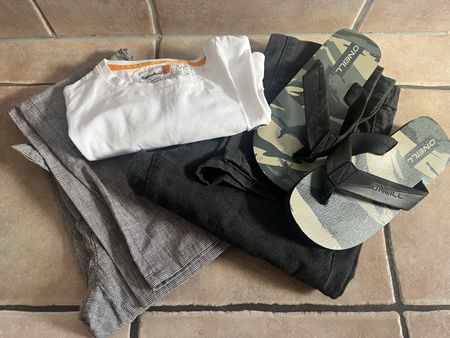Verschiedene Männerkleider