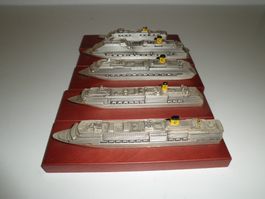 5 detailgetreue Modell- Kreuzfahrtschiffe.