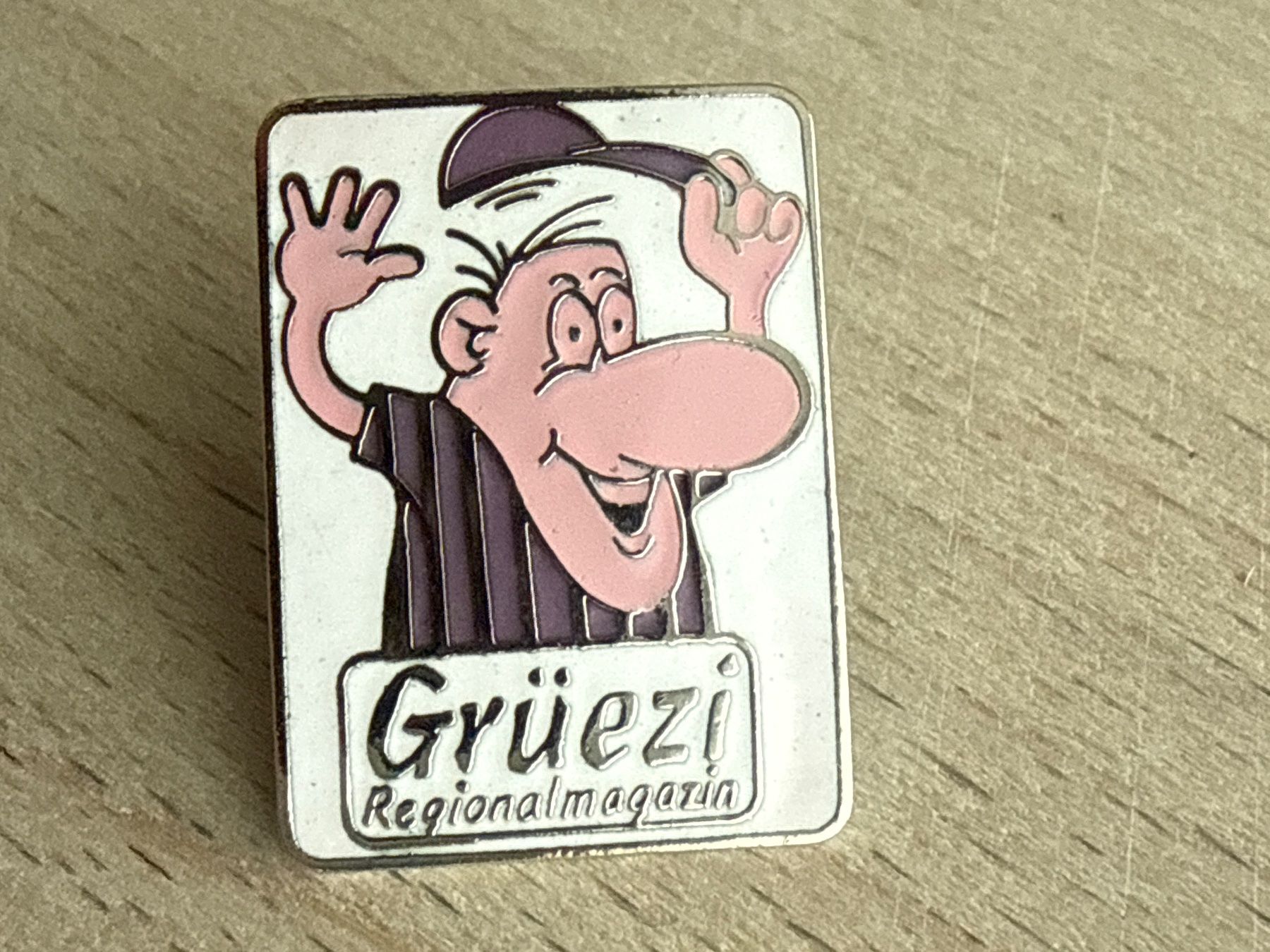 Placchette & Badge: Pin Grüezi Regionalmagazin – Usato da Glattbrugg venduto da Schweigmatt