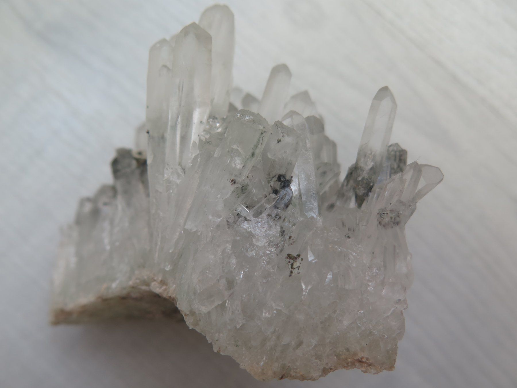 Minerali & Pietre curative: Bergkristall mit Sulfiden und Pyrit – Usato da Schaffhausen venduto da Yamakana51L8736OQ8 3