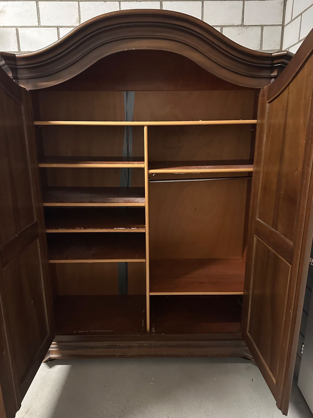 Schränke: Massiver Schrank – Gebraucht aus Kollbrunn von andreasweber1005 1