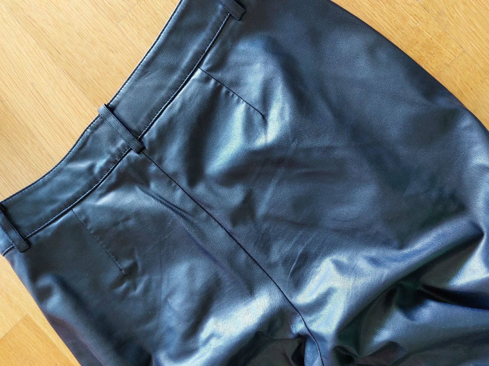 More & More Pantaloni: Kunstleder-Hose dunkelblau Gr. 34/36 – Usato da Horgen venduto da prinza 3