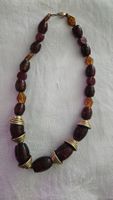 Collana marrone con inserti color oro