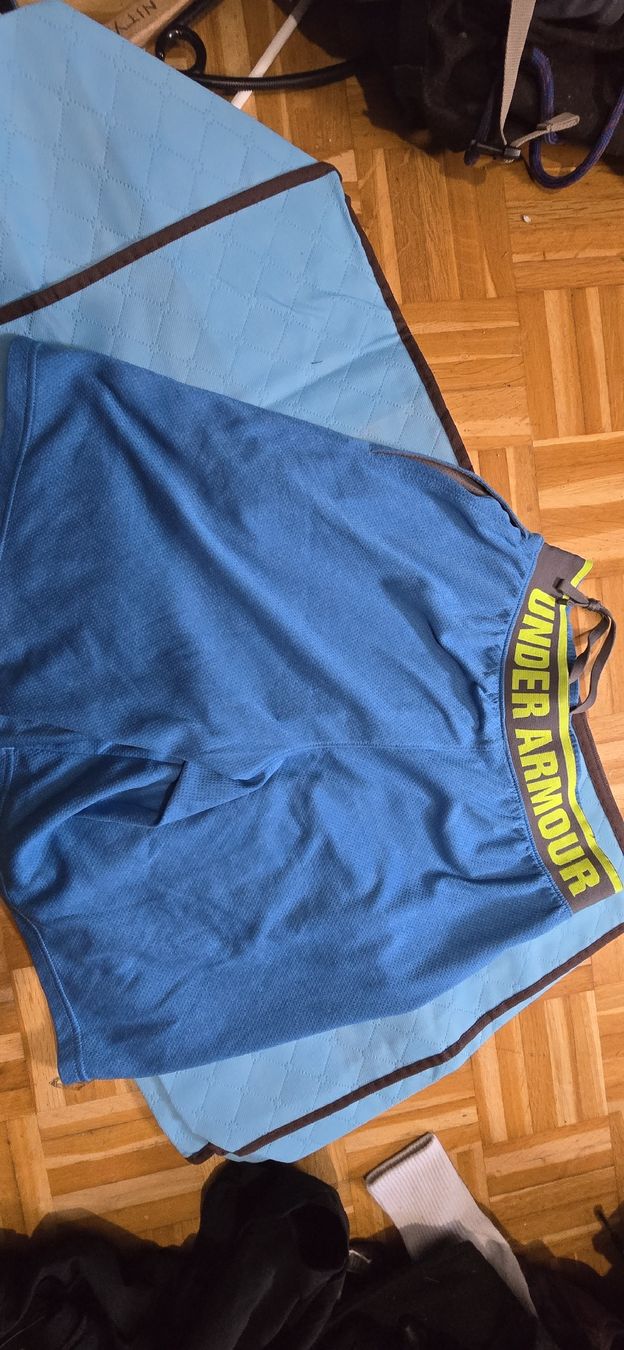 Under Armour Hosen: Short Under Armour bleu taille S/M – Gebraucht aus Mont-sur-Lausanne von Didinho 2