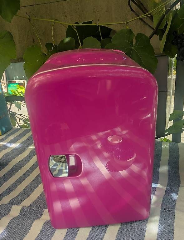 Réfrigérateurs: Mini-Kühlschrank 4 l  pink – D'occasion à Basel par Faebuz3