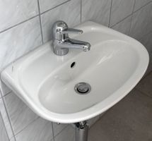 Laufen Lavabo mit exklusivem Wasserhahn, bester Zustand