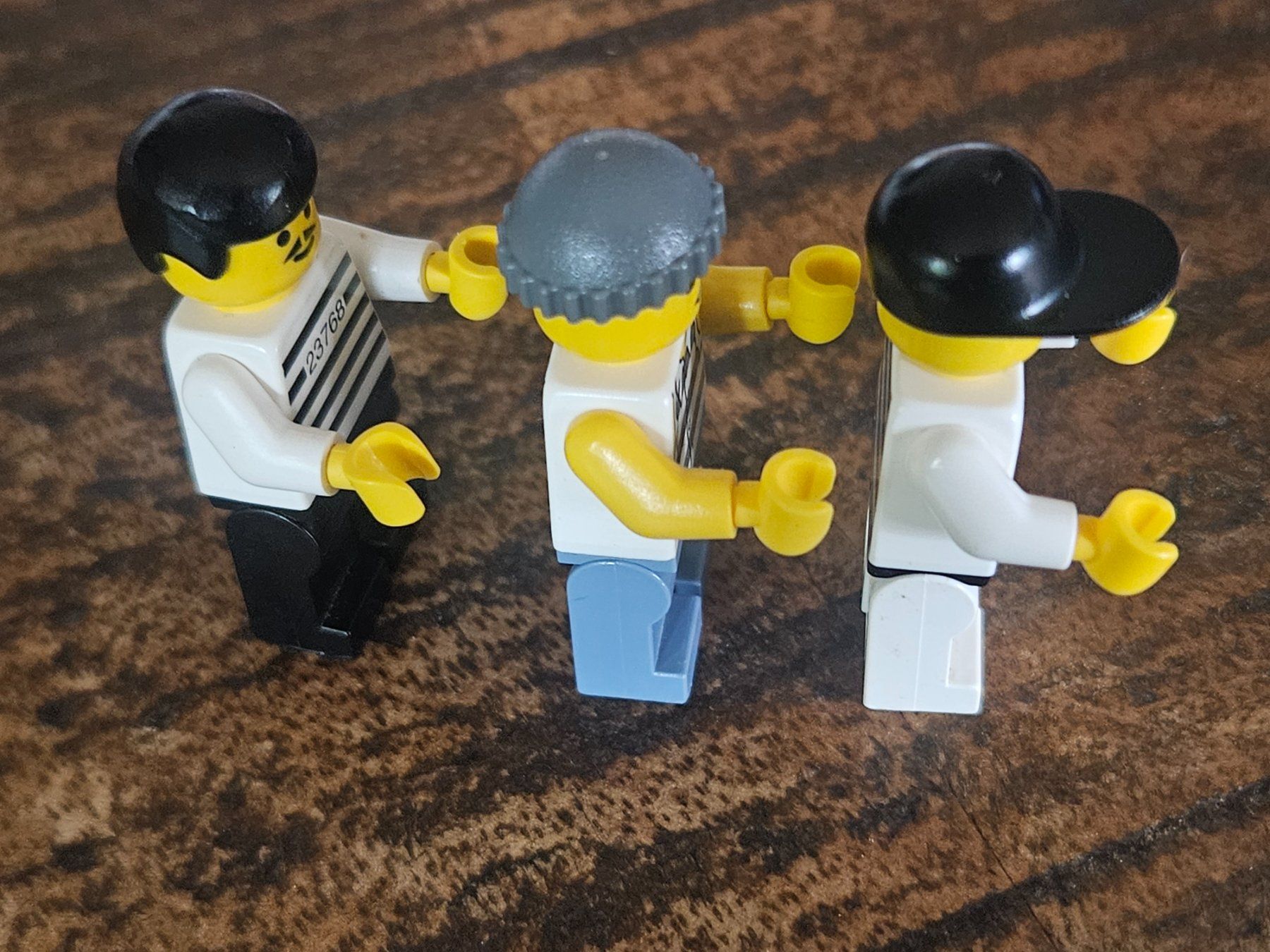 Lego Kit di costruzioni: lego lot de 3 figurines – Usato da Confignon venduto da Ecrofigs 3