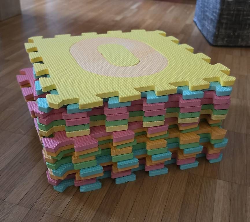 Tapis de jeu: 16 Puzzlematten – D'occasion à Weisslingen par debi1992 1