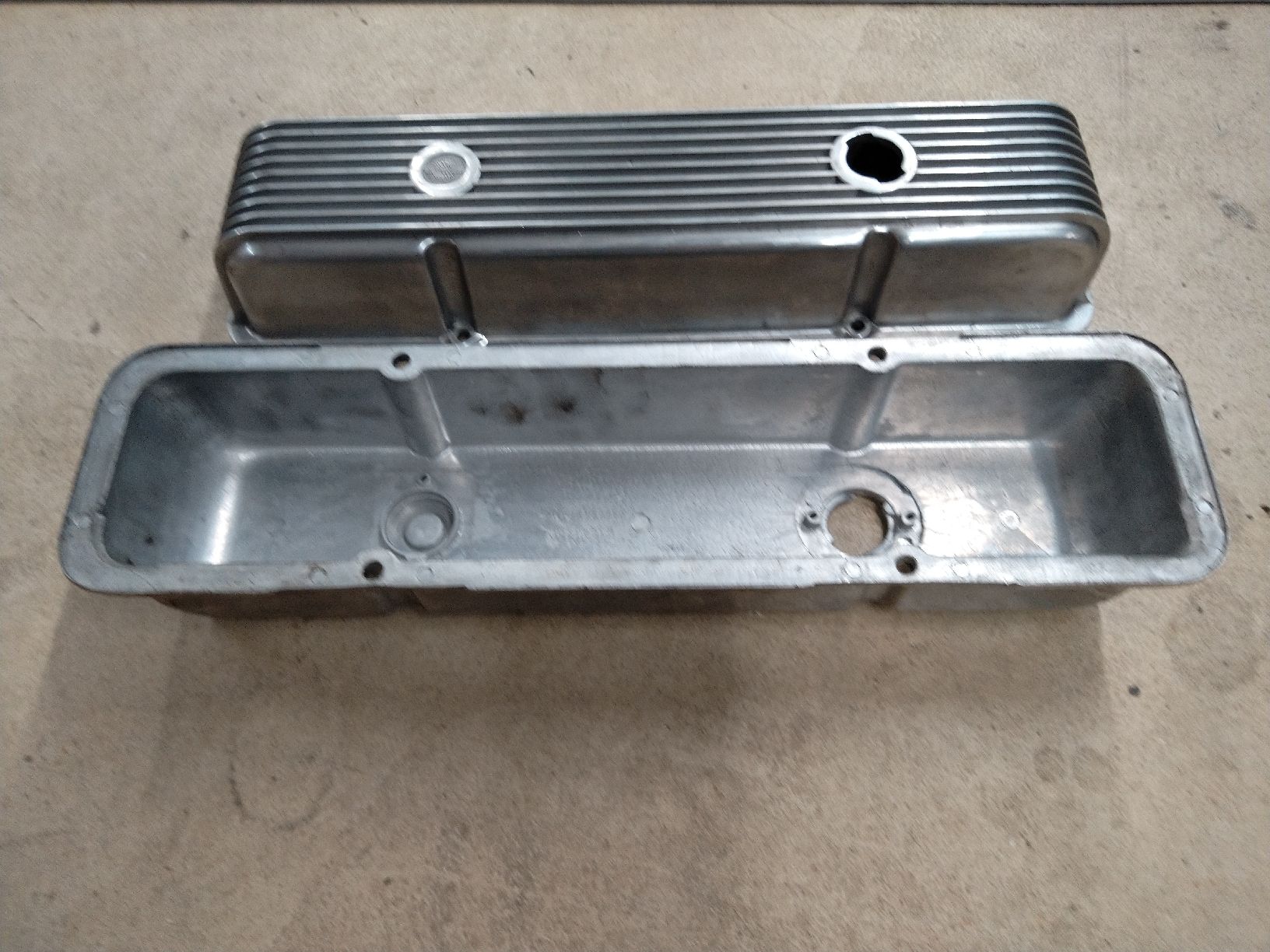 Chevrolet Tutti pezzi di ricambio auto: Chevrolet Ventildeckel Aluminium Hot Rod Oldtimer  – Nuovo (secondo la descrizione) da Steinen venduto da Blackcadillac 1