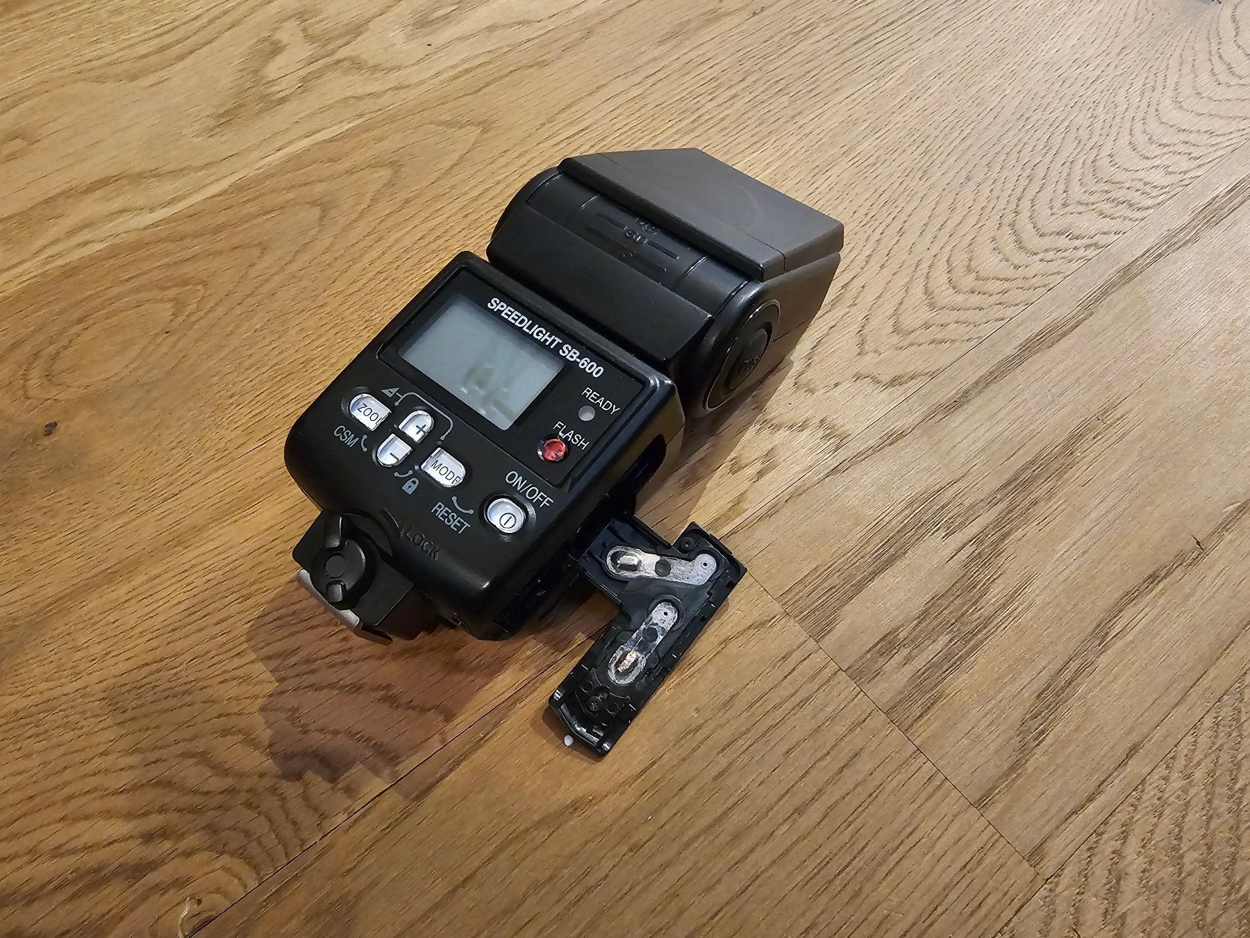 Nikon Flash: Nikon Speedlight SB-600 Blitzgerät mit Diffusor ab 1.- – Usato da Weiach venduto da xx-xx