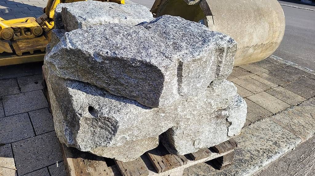 Pierres & tuiles: Granitsteine – D'occasion à Kerns par avr75