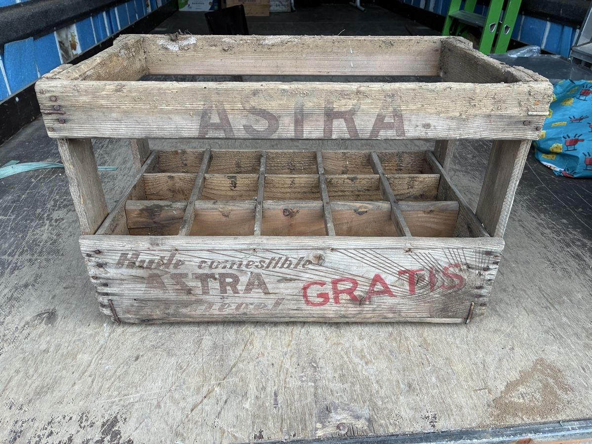 Transportkisten: Ancienne caisse ASTRA  – Gebraucht aus Les Bayards von Mutz51