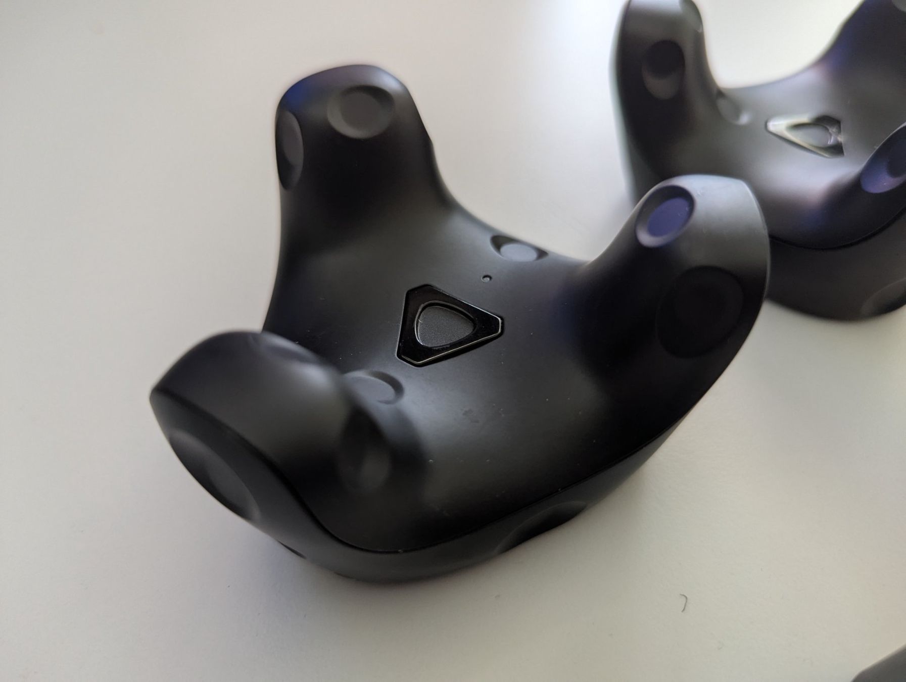 HTC VR Brille: 2x HTC Vive Tracker 3.0 inkl. USB-Dongle – Gebraucht aus Matten b. Interlaken von eboy_79 1