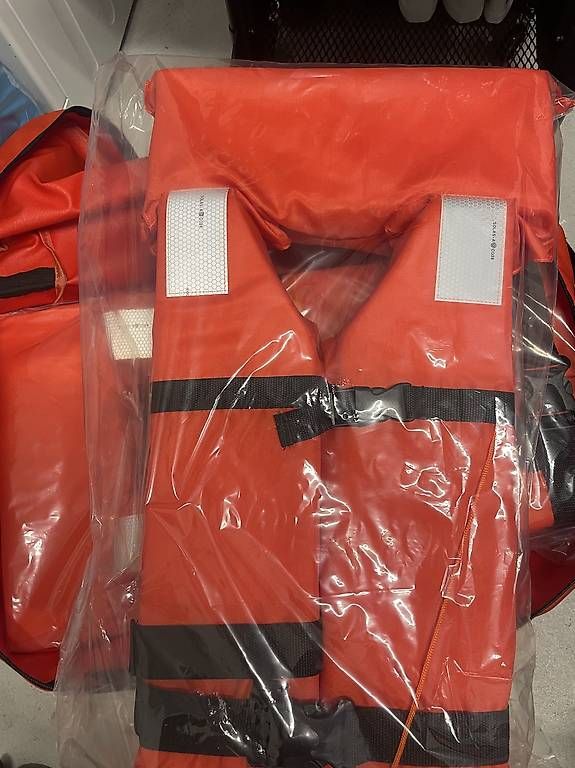Schwimmwesten: NEU: Schwimmweste 4er Pack – Gebraucht aus Luzern von ramona.villiger 1