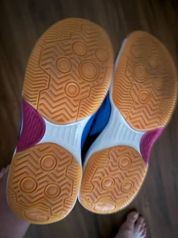 Schuhe für Mädchen: Hallenturnschuhe – Gebraucht aus Rupperswil von ConradD 1
