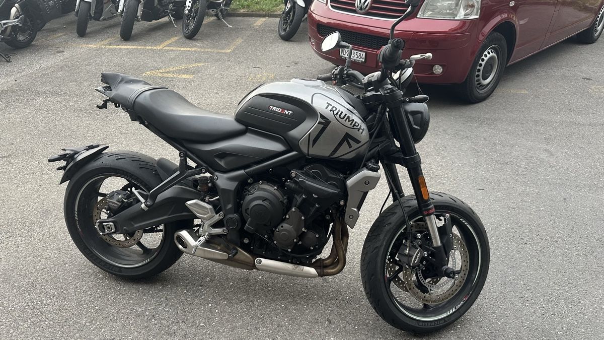 Triumph Strasse: Trimph Trident 660 ACCIDENTEE (2021) – Defekt aus Crissier von hadrien_lp